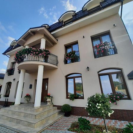 Aristocat Hotels Rasnov Extérieur photo