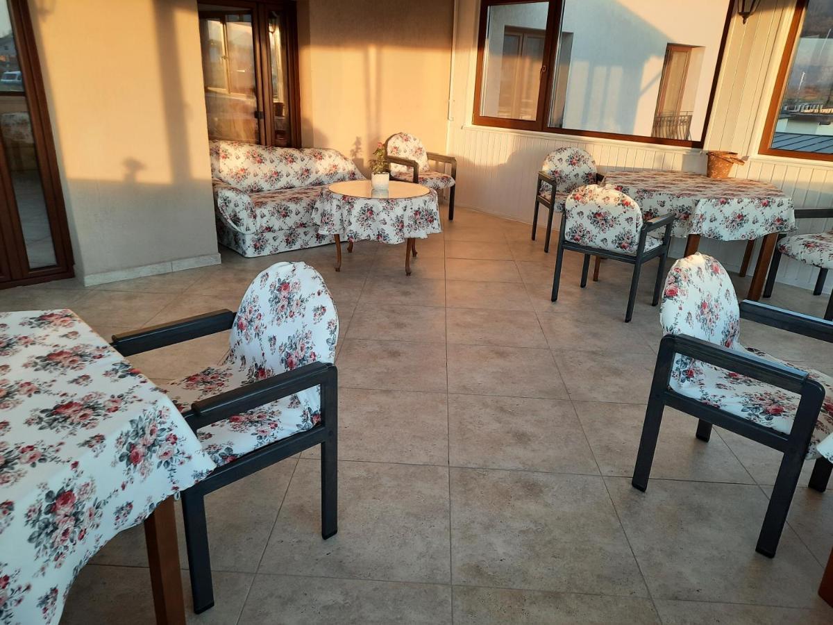 Aristocat Hotels Rasnov Extérieur photo