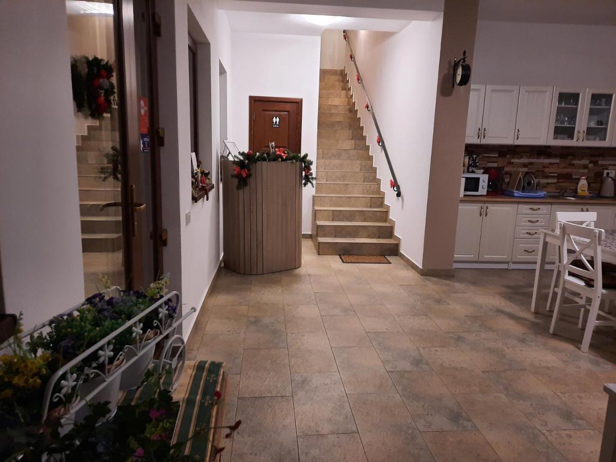 Aristocat Hotels Rasnov Extérieur photo