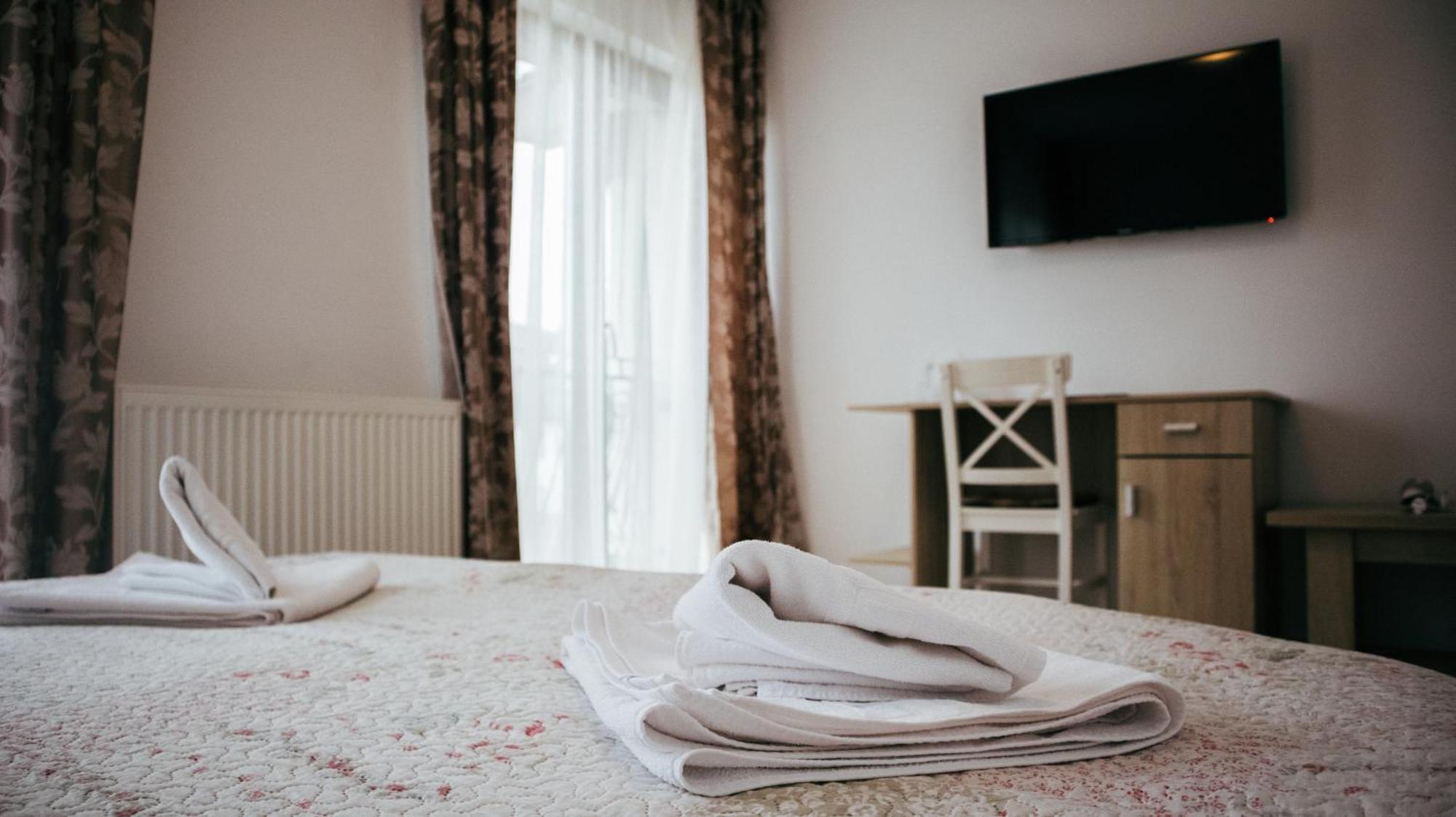 Aristocat Hotels Rasnov Extérieur photo